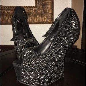 Studded heals